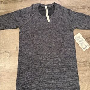 NWT Swiftly Tech 2.0 Hip Length: Sz 8 Navy